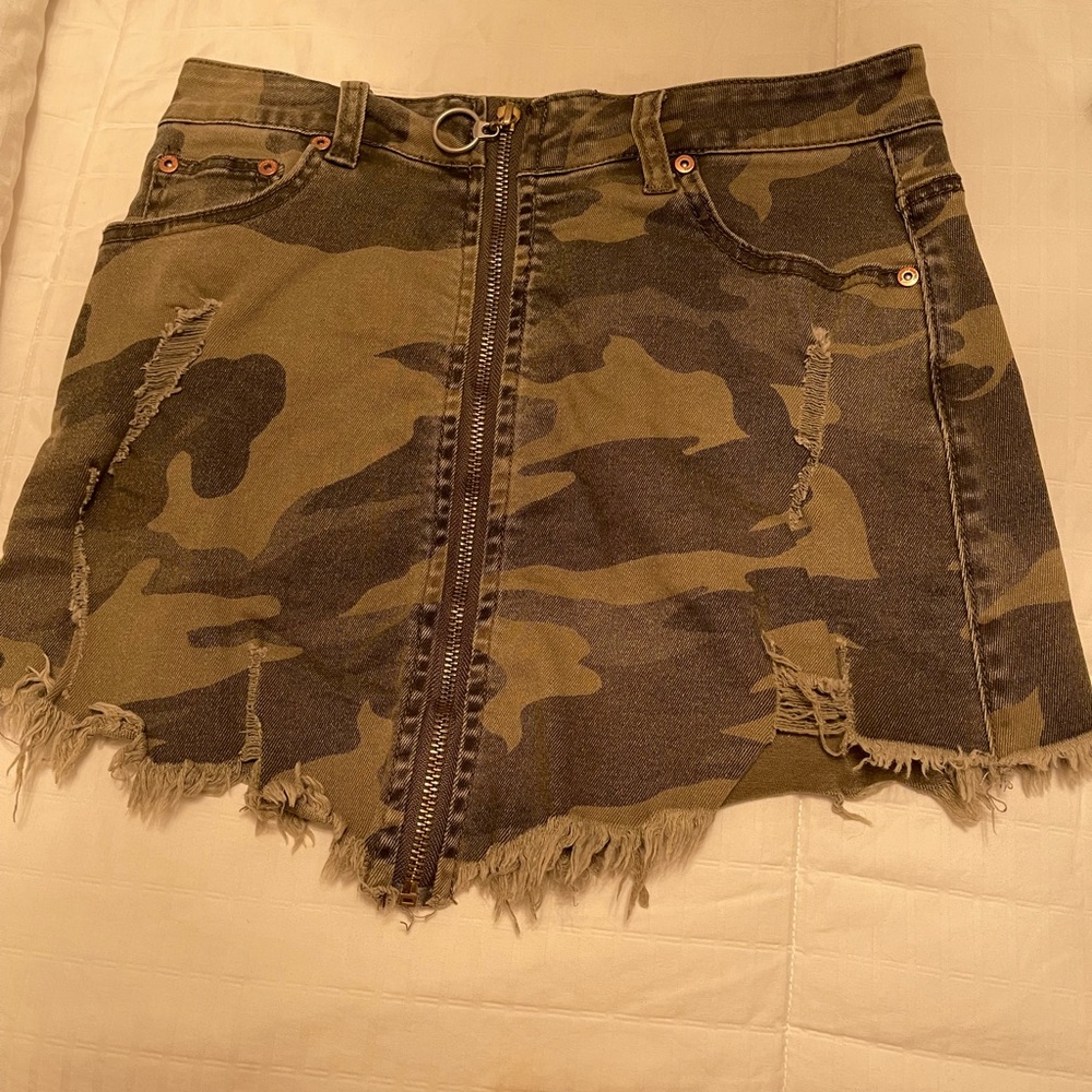 Camouflage mini skirt